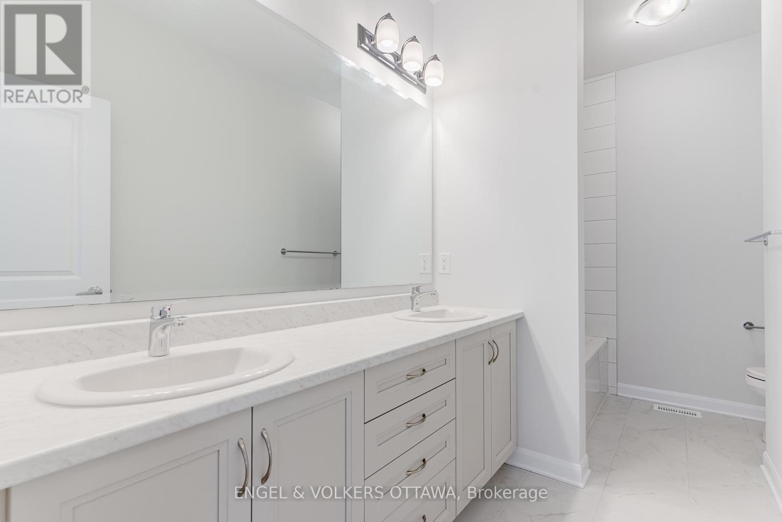 325 Elsie Macgill Walk, Ottawa, Ontario  K2W 0K7 - Photo 43 - X12320809