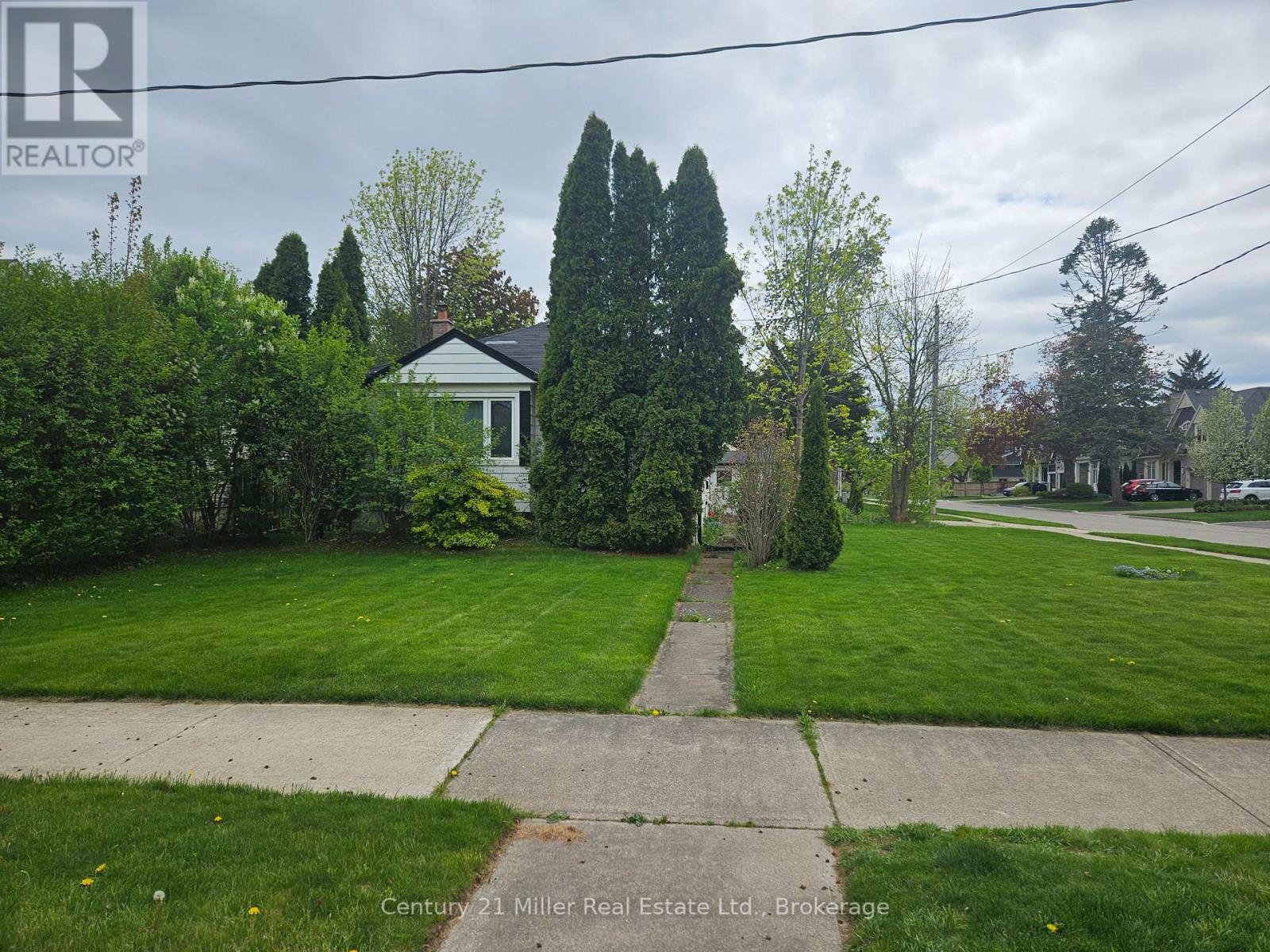 Property at 266 JENNINGS CRESCENT image 2