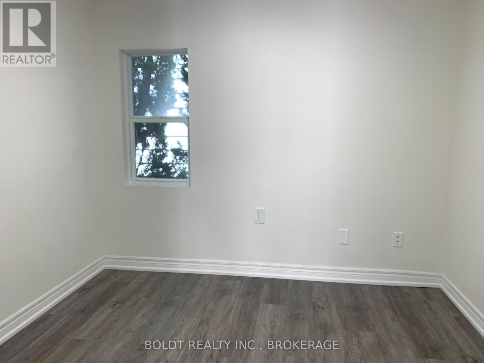 114 Lake Street, St. Catharines, Ontario  L2R 5X8 - Photo 13 - X12320804