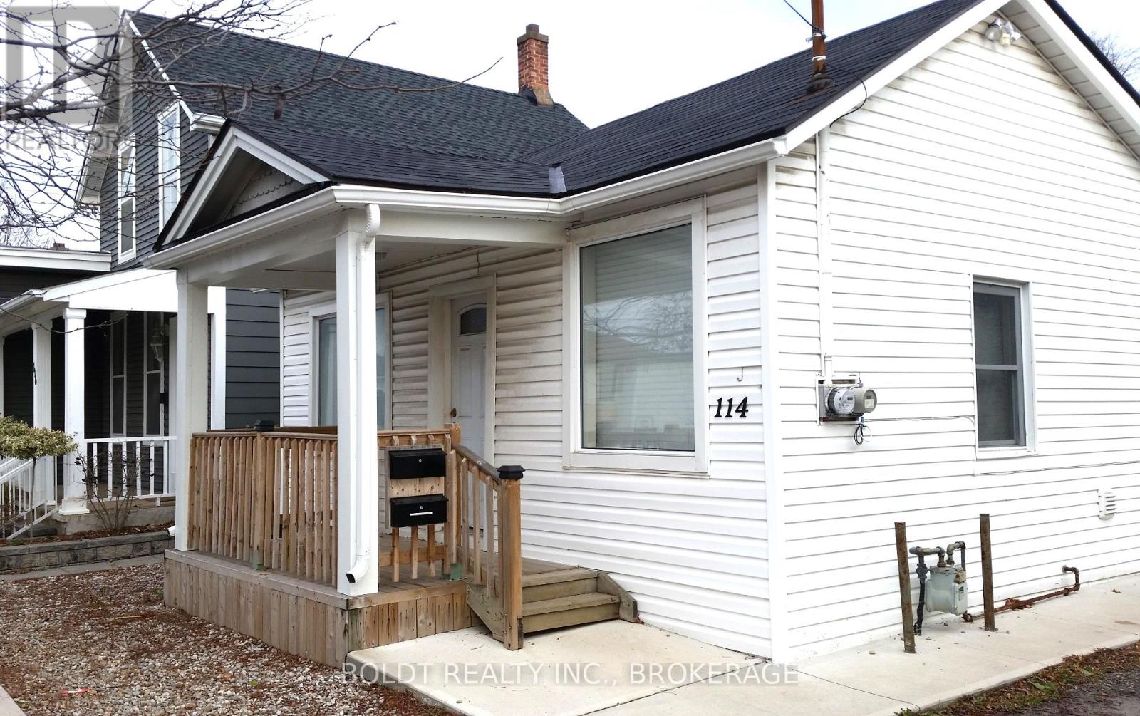 114 Lake Street, St. Catharines, Ontario  L2R 5X8 - Photo 2 - X12320804