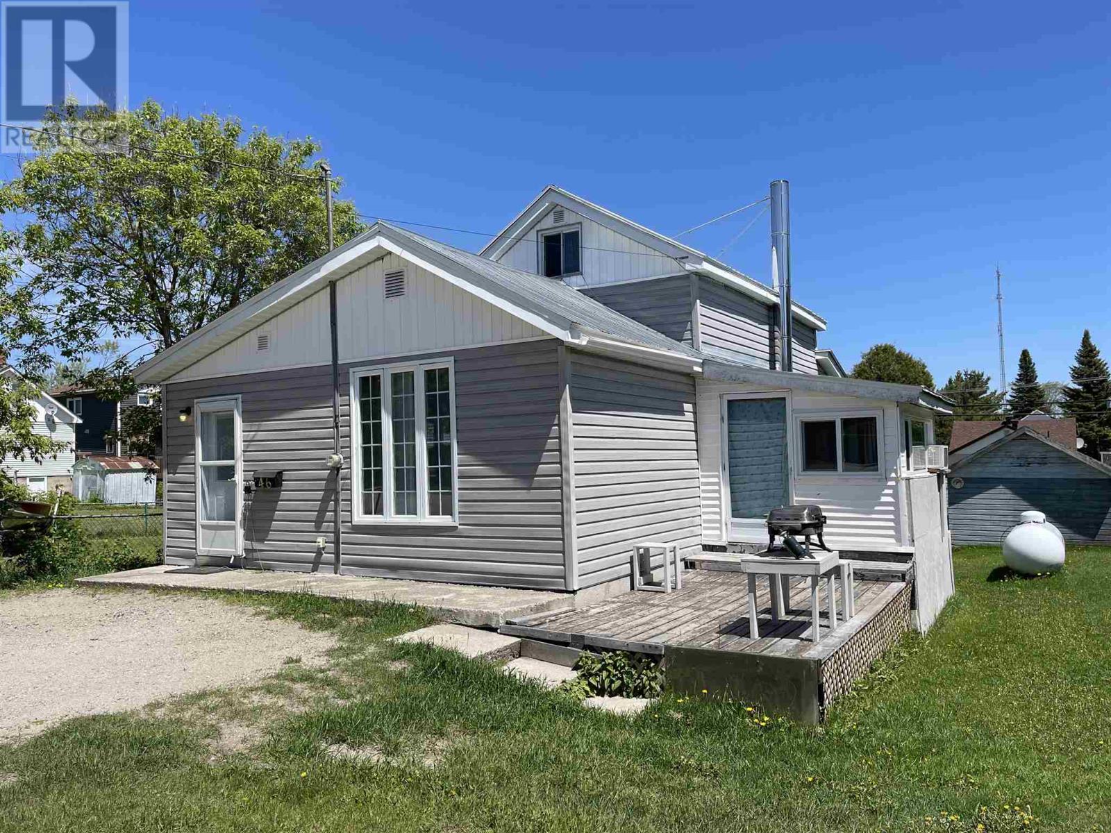 46 Queen St, Chapleau, Ontario  P0M 1K0 - Photo 1 - SM250668