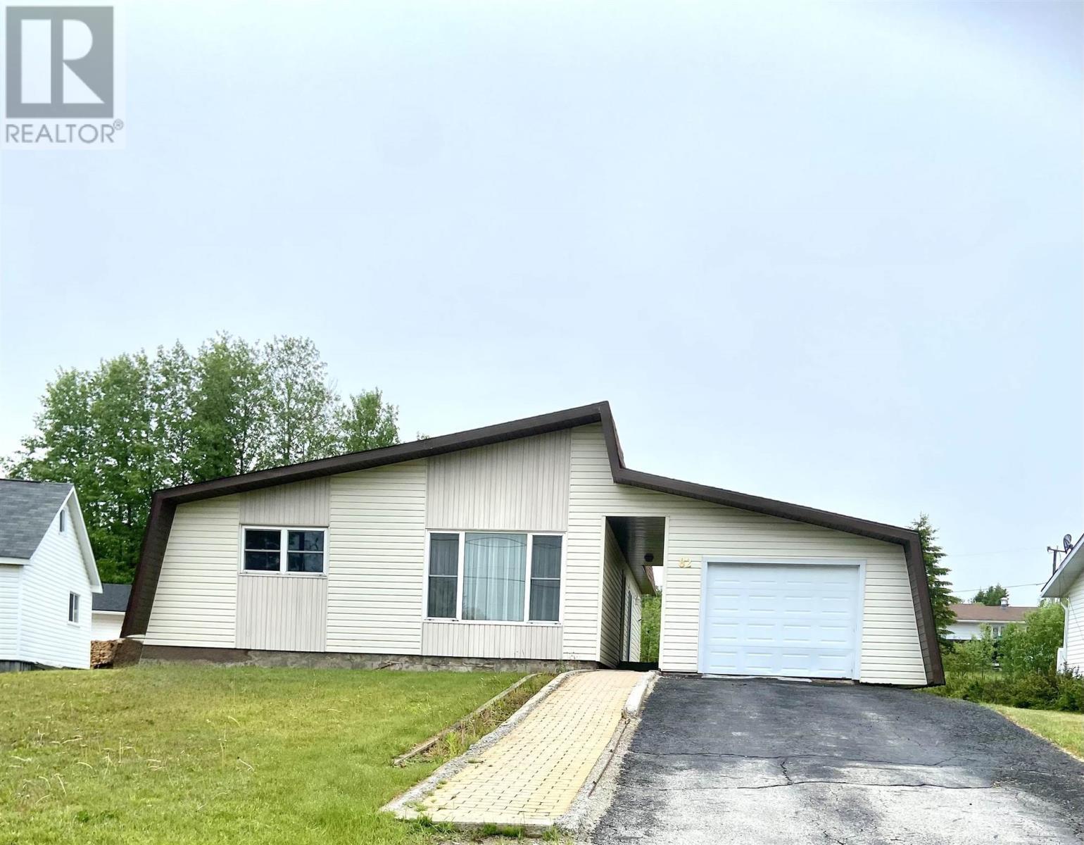 82 Neesomadina Ave, Hornepayne, Ontario  P0M 1Z0 - Photo 1 - SM250793