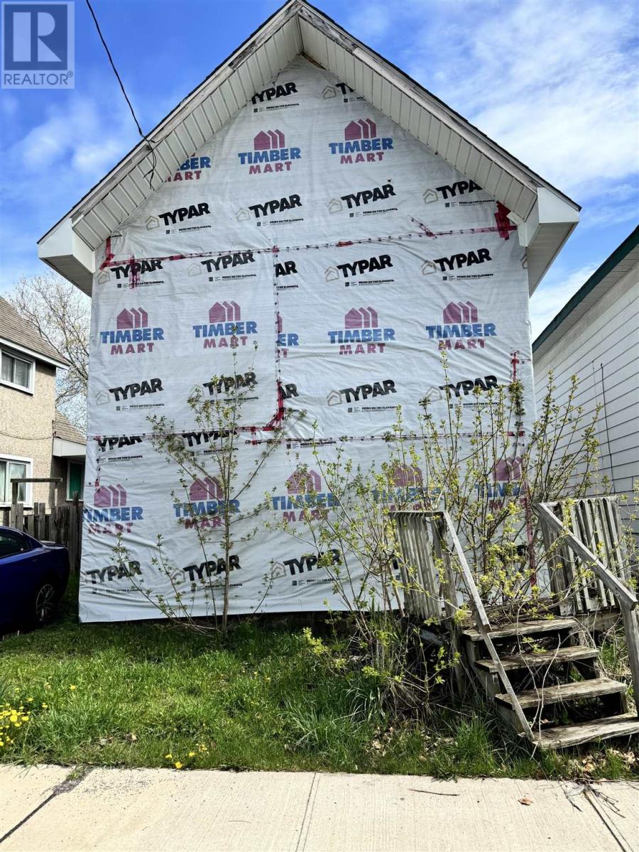 8 Grace St, Sault Ste. Marie, Ontario  P6A 2S6 - Photo 1 - SM250883