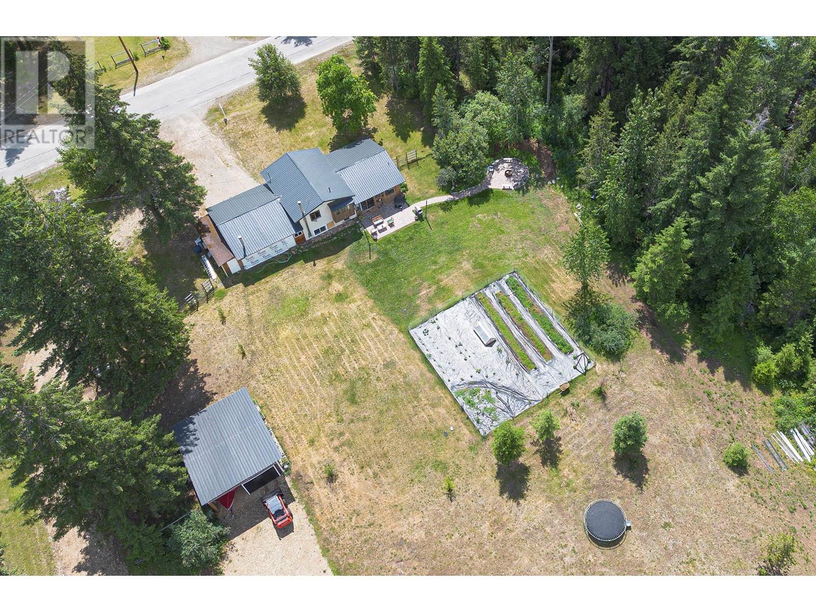 1133 Caroline Road, Clearwater, British Columbia  V0E 1N0 - Photo 2 - 10351836