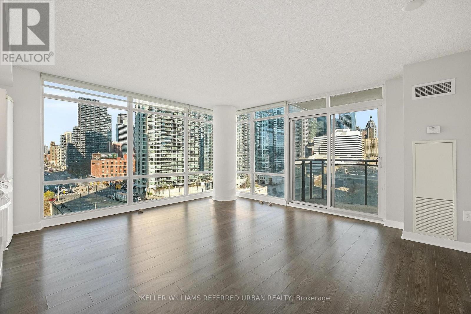 Property at 903 - 4K SPADINA AVENUE image 4