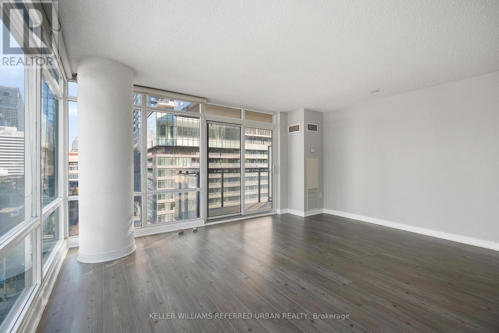 Property at 903 - 4K SPADINA AVENUE image 5
