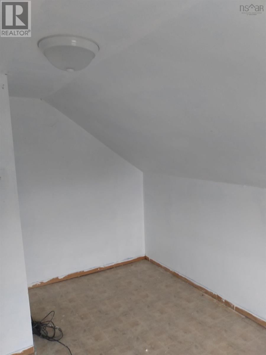285 Curran Street, New Waterford, Nova Scotia  B1H 2Z9 - Photo 8 - 202518733