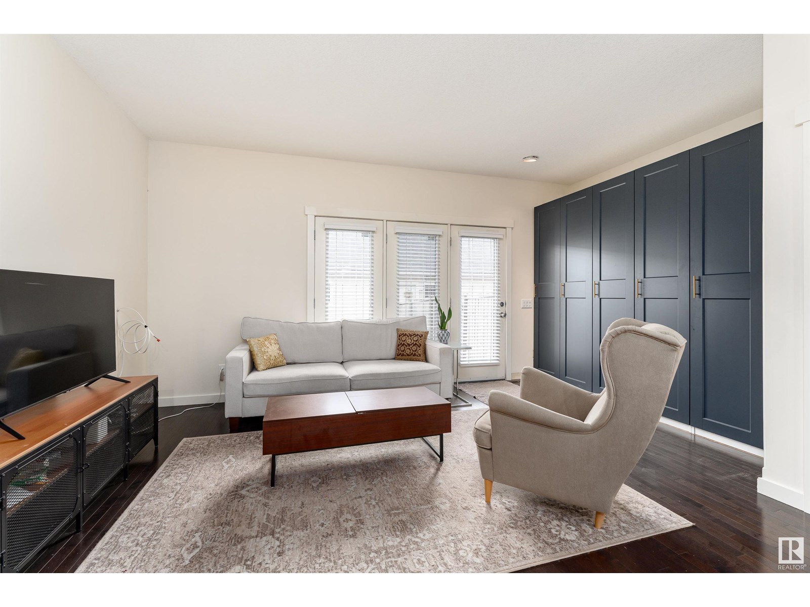 Property at 1060 GAULT BV NW image 3