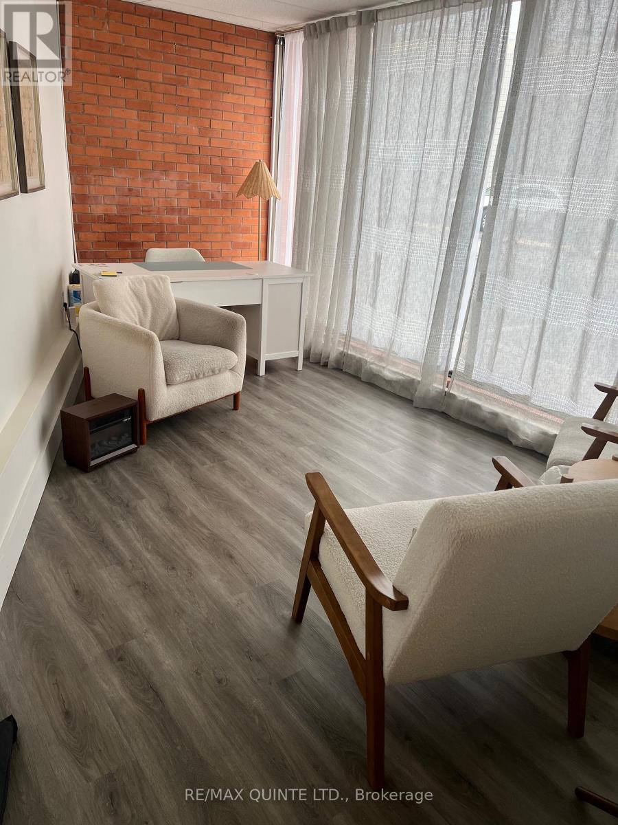 17 King Street, Quinte West, Ontario  K8V 3V7 - Photo 6 - X12127478