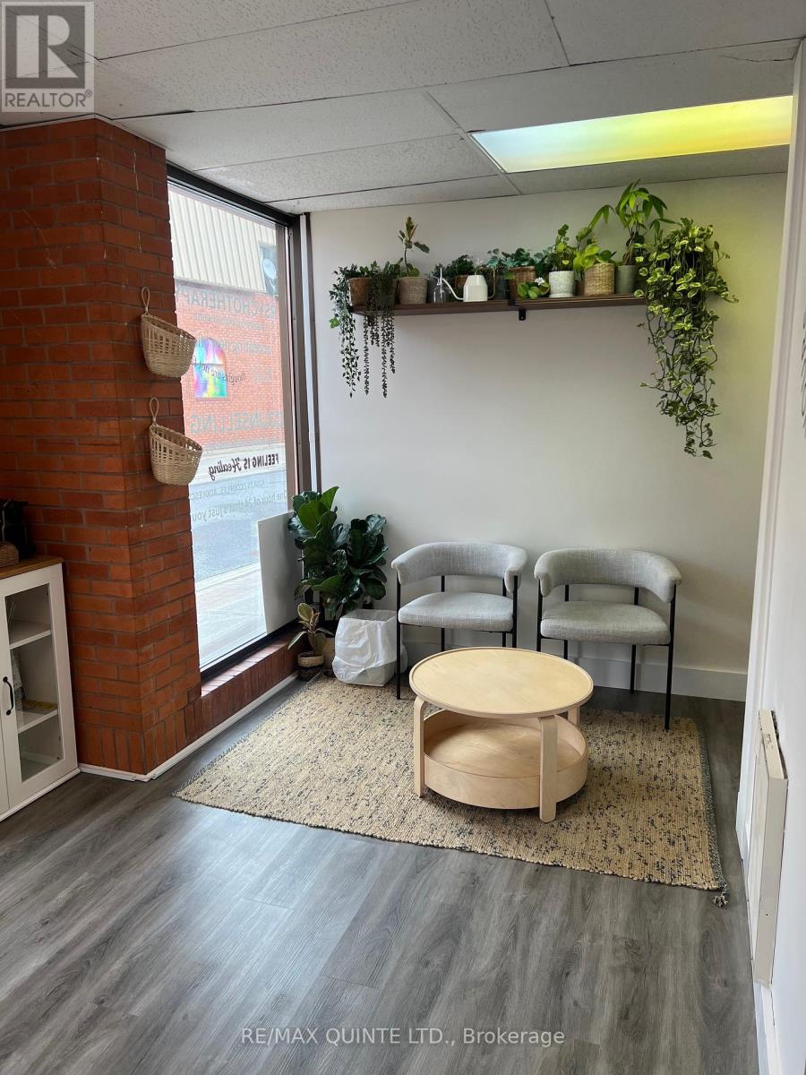 17 King Street, Quinte West, Ontario  K8V 3V7 - Photo 4 - X12127478