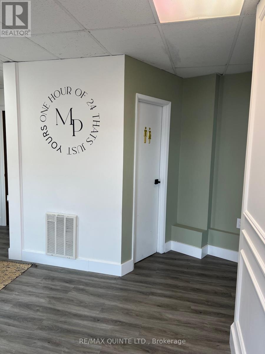 17 King Street, Quinte West, Ontario  K8V 3V7 - Photo 8 - X12127478