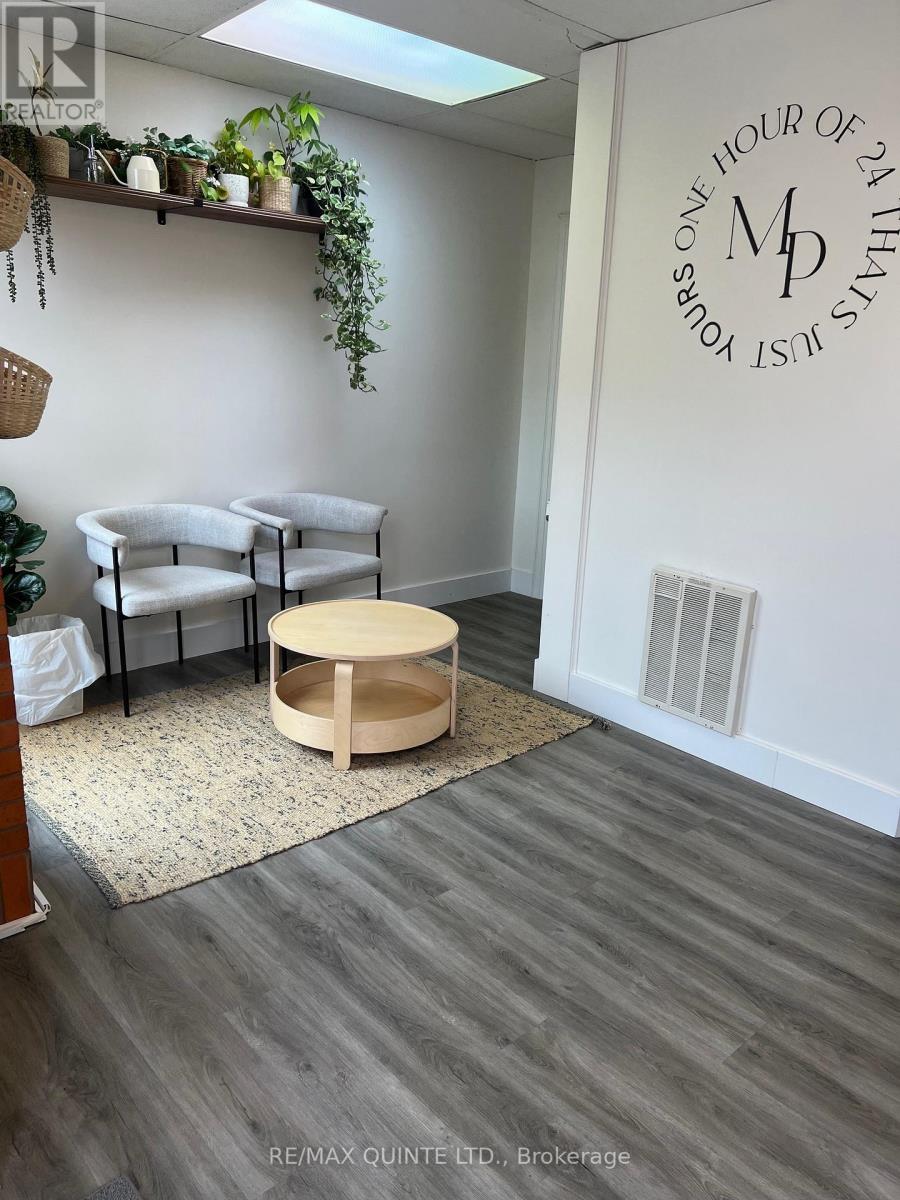 17 King Street, Quinte West, Ontario  K8V 3V7 - Photo 5 - X12127478