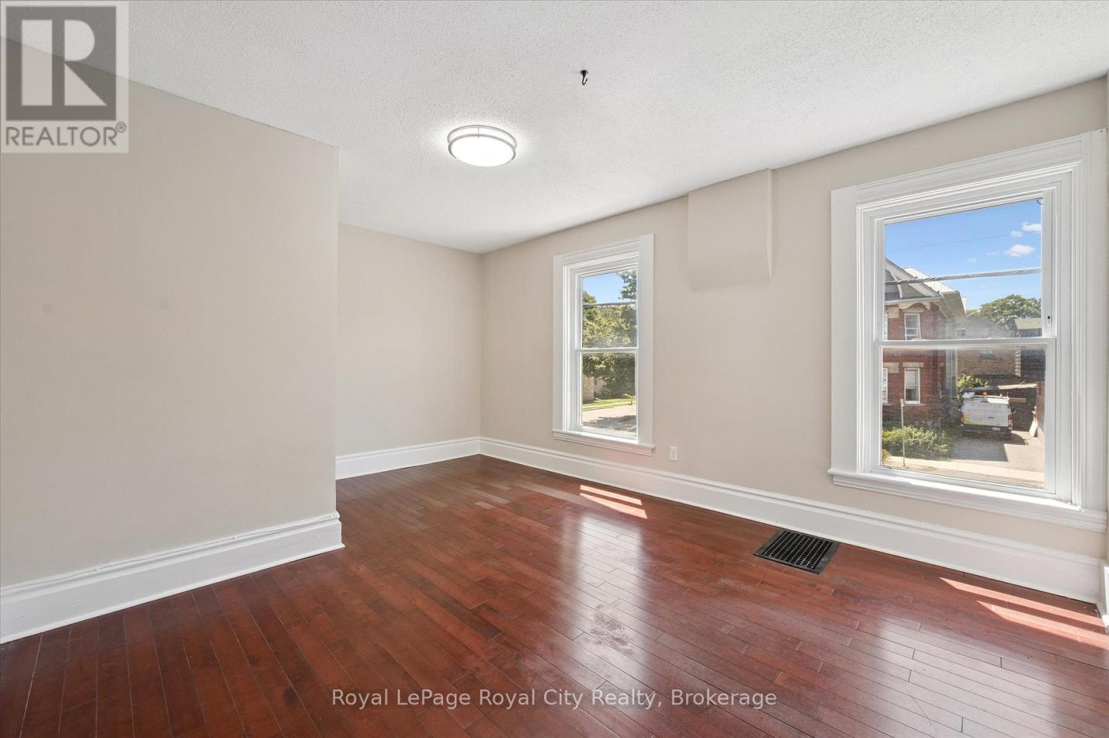 363 Woolwich Street, Guelph, Ontario  N1H 3W4 - Photo 17 - X12320902