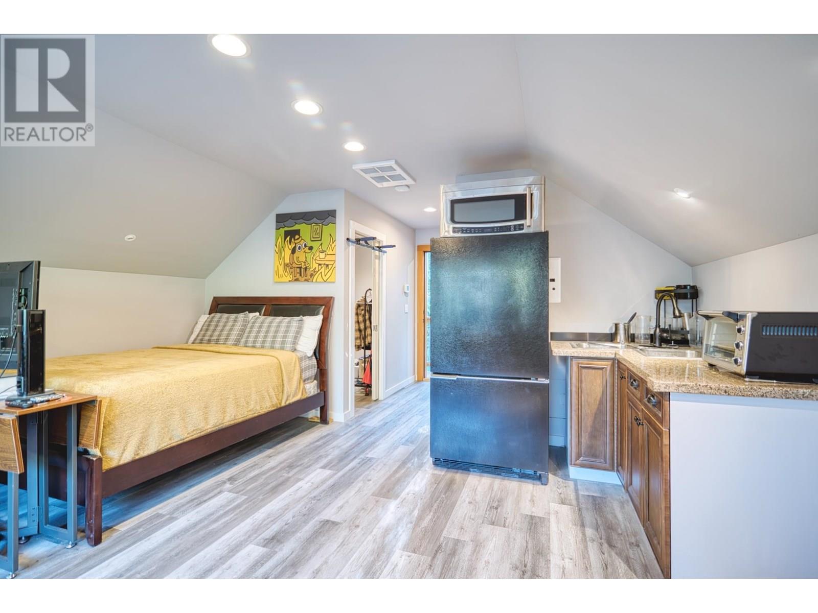 7858-7860 Redrooffs Road, Halfmoon Bay, British Columbia  V7Z 1A4 - Photo 37 - R2962427