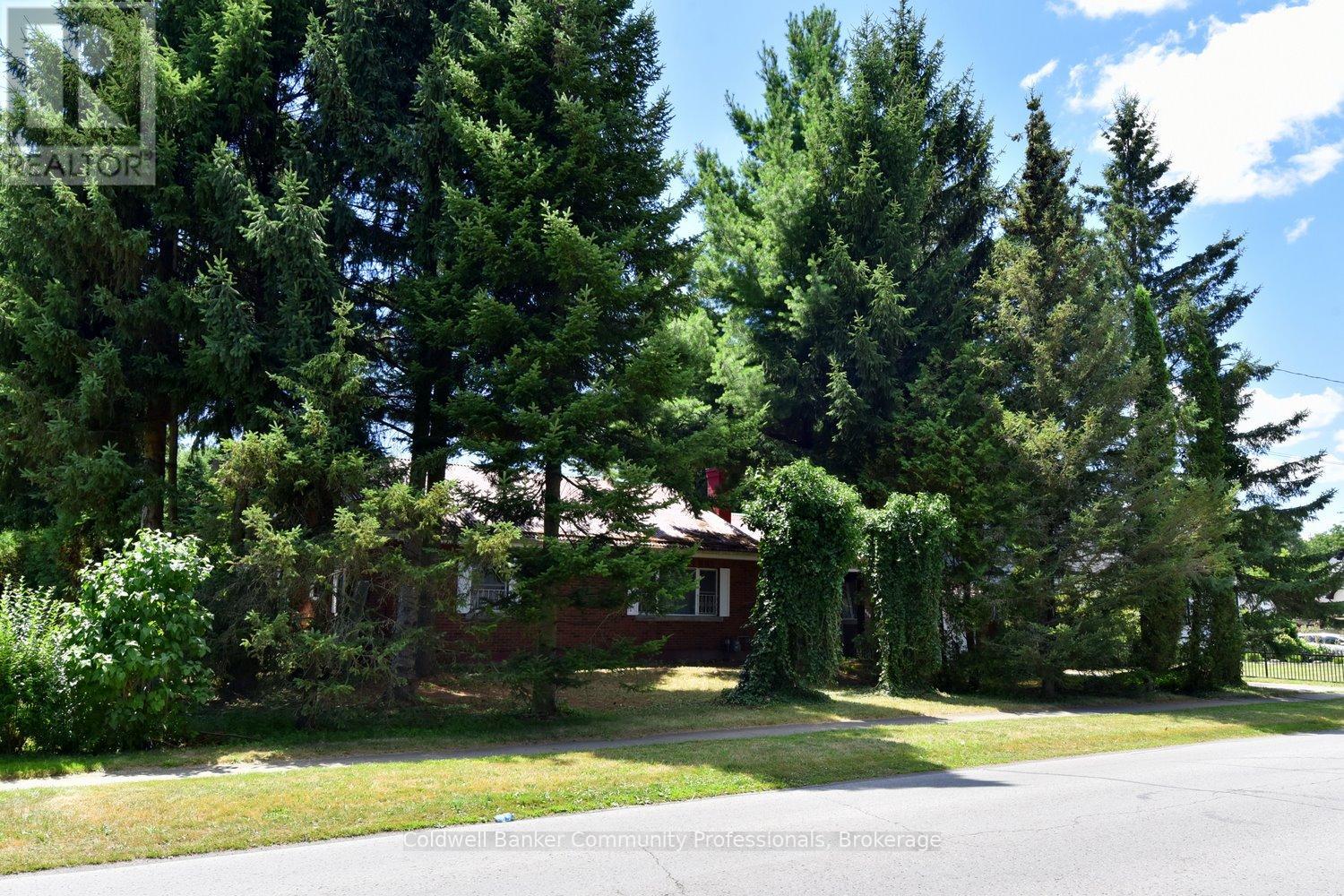 6692 Barker Street, Niagara Falls, Ontario  L2G 1Z2 - Photo 3 - X12320898