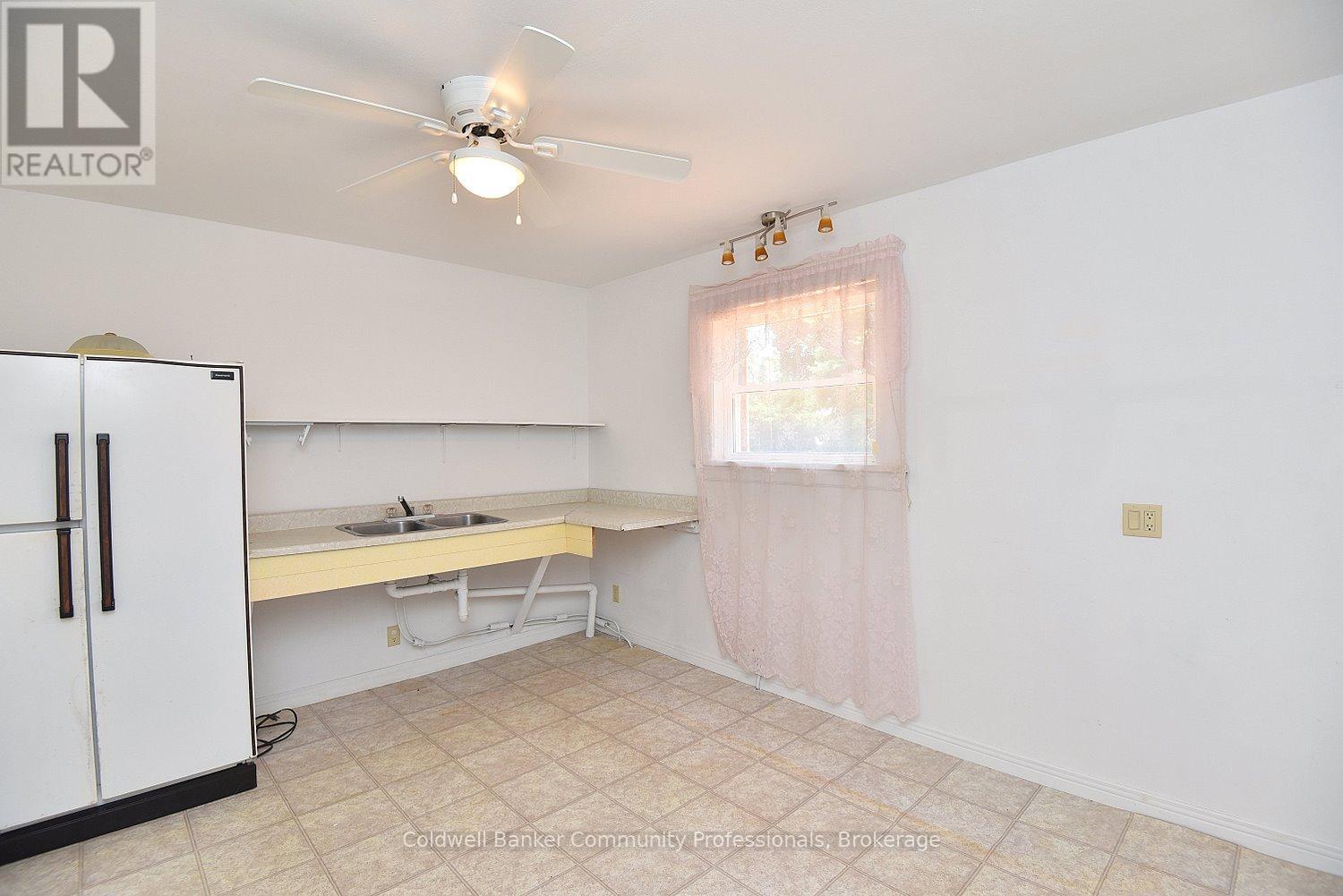 6692 Barker Street, Niagara Falls, Ontario  L2G 1Z2 - Photo 34 - X12320898