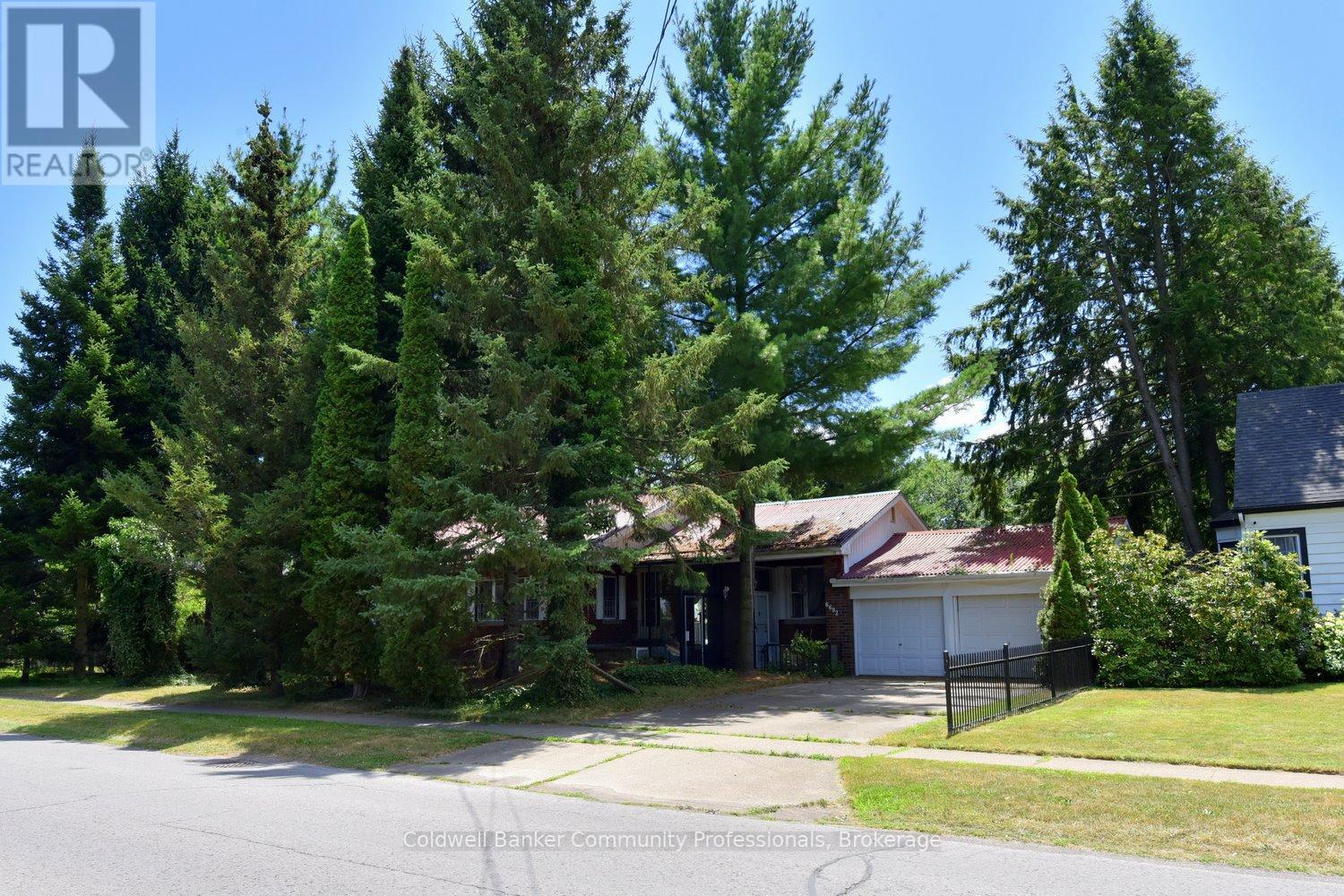 6692 Barker Street, Niagara Falls, Ontario  L2G 1Z2 - Photo 4 - X12320898