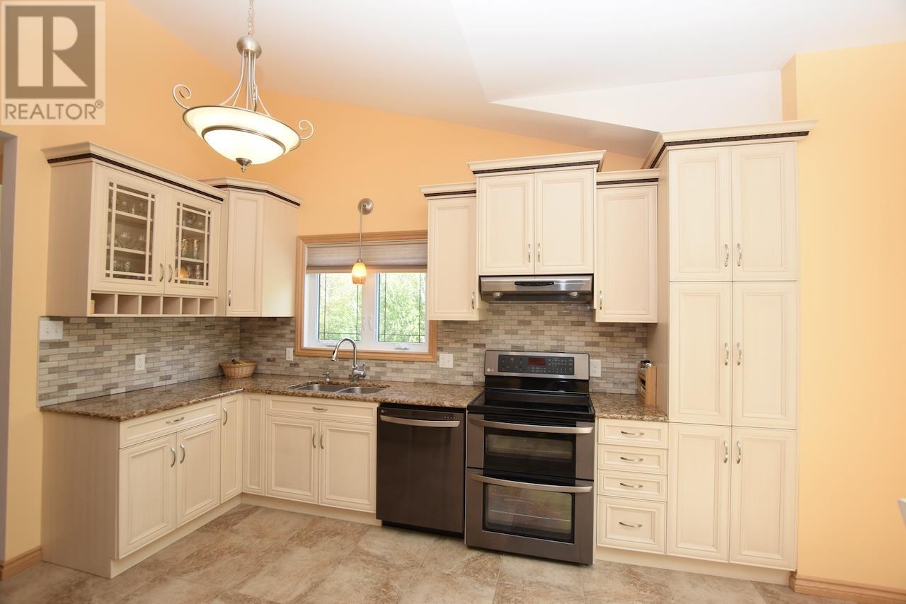 539 Leisure Bay Rd, Blind River, Ontario  P0R 1B0 - Photo 11 - SM250963