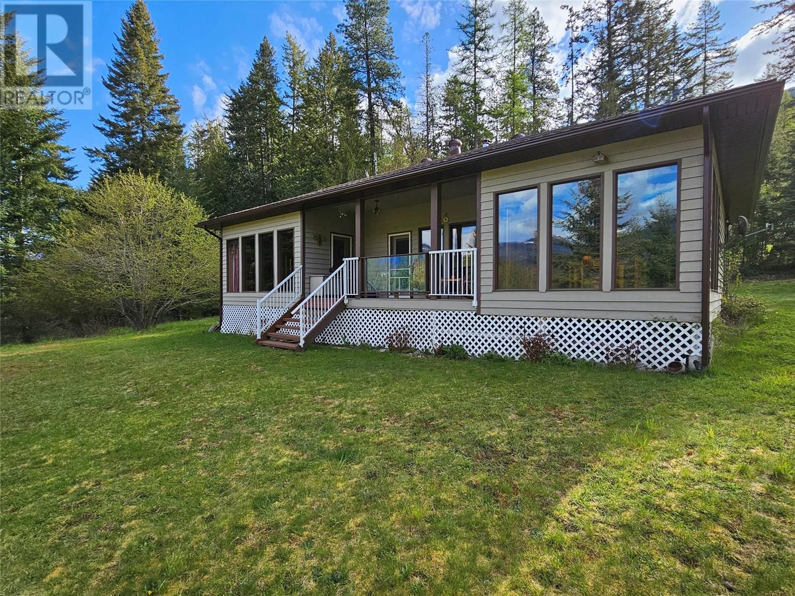 1283 Riondel Road, Riondel, British Columbia  V0B 2B0 - Photo 3 - 10358079