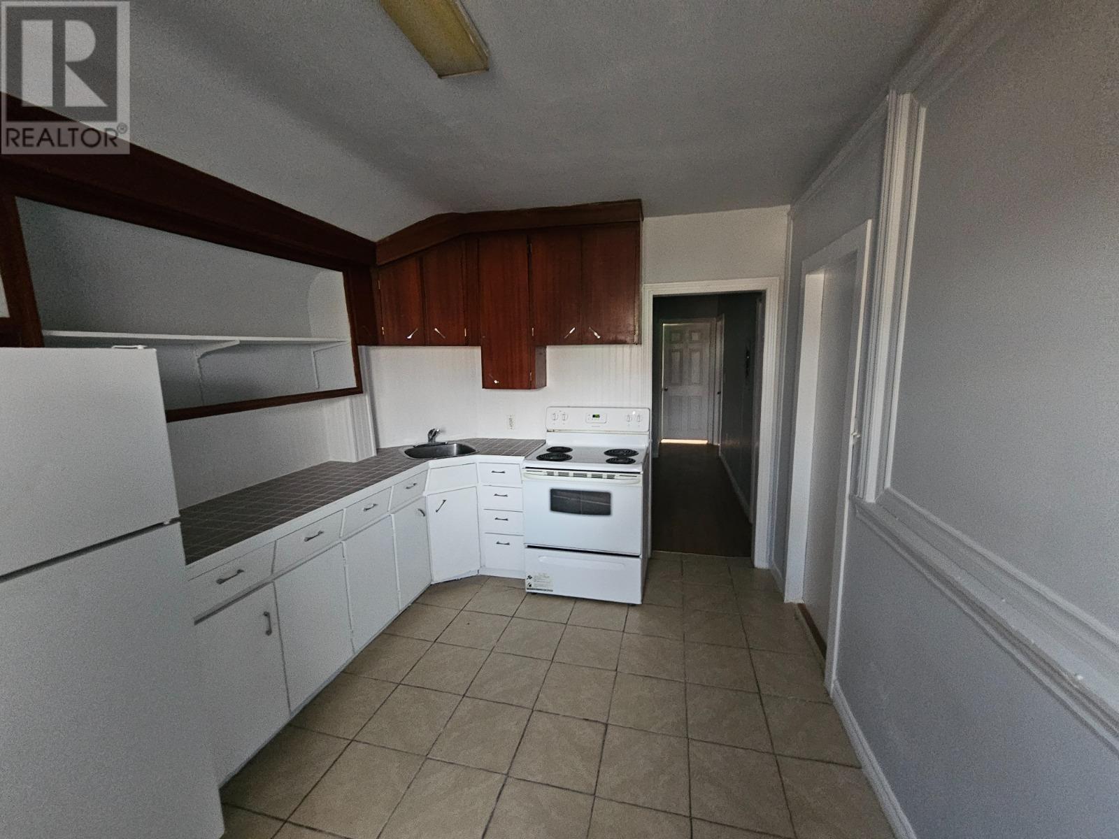 566 Albert St W, Sault Ste. Marie, Ontario  P6A 1C5 - Photo 2 - SM251032