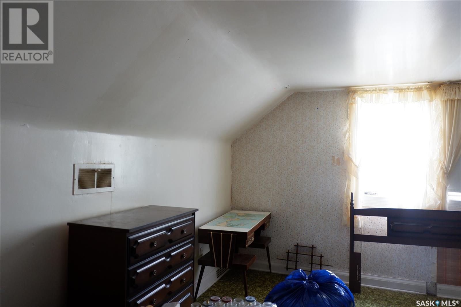 401 6th Avenue W, Assiniboia, Saskatchewan  S0H 0B0 - Photo 18 - SK014349