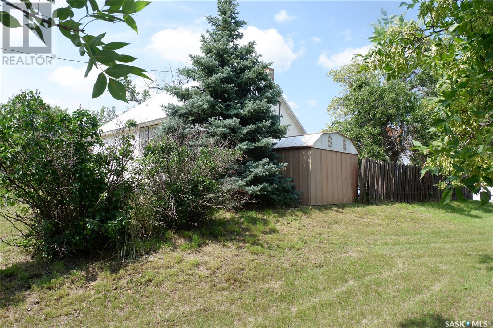 401 6th Avenue W, Assiniboia, Saskatchewan  S0H 0B0 - Photo 30 - SK014349