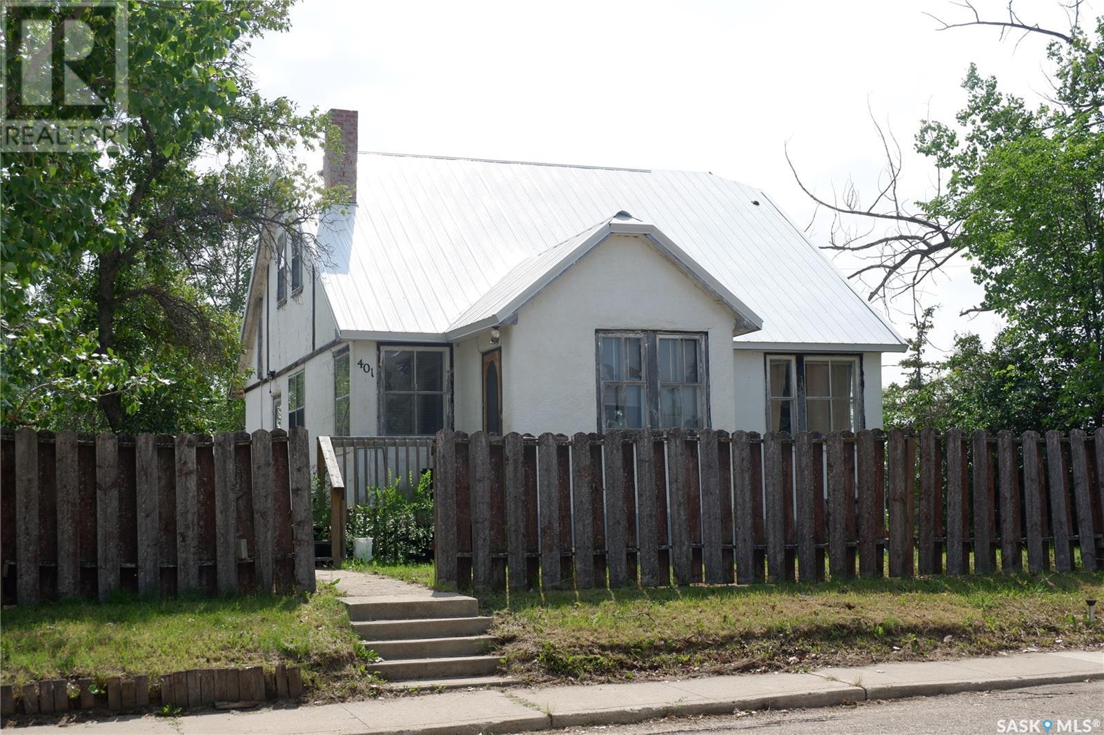 401 6th Avenue W, Assiniboia, Saskatchewan  S0H 0B0 - Photo 31 - SK014349