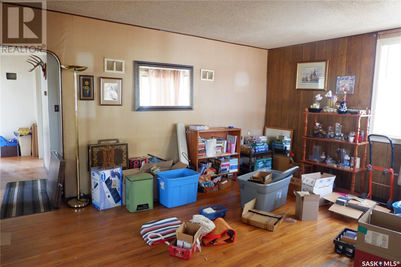 401 6th Avenue W, Assiniboia, Saskatchewan  S0H 0B0 - Photo 7 - SK014349