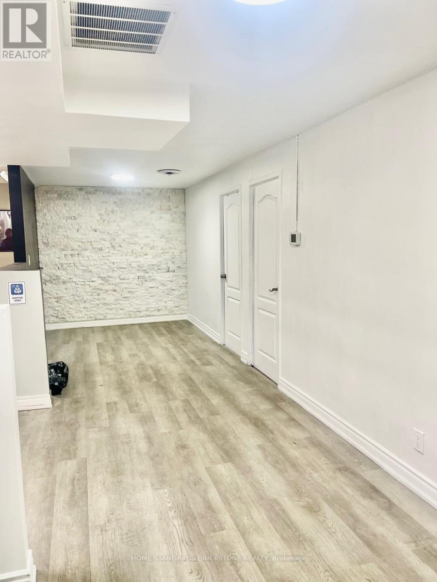 2c - 7061 Yonge Street, Markham, Ontario  L3T 2A6 - Photo 3 - N12279728