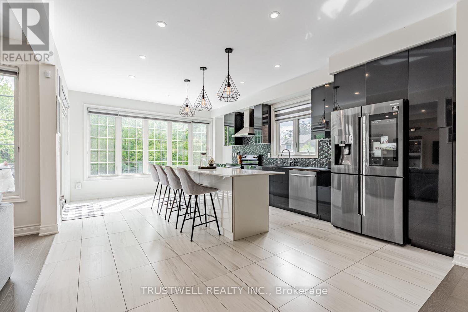 12 Vineyard Drive, Brampton (Bram West), Ontario  L6Y 2A5 - Photo 11 - W12320912