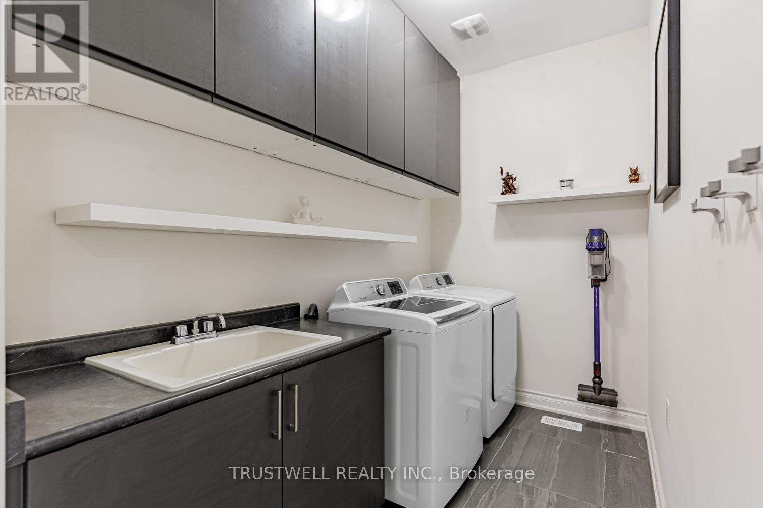 12 Vineyard Drive, Brampton (Bram West), Ontario  L6Y 2A5 - Photo 7 - W12320912