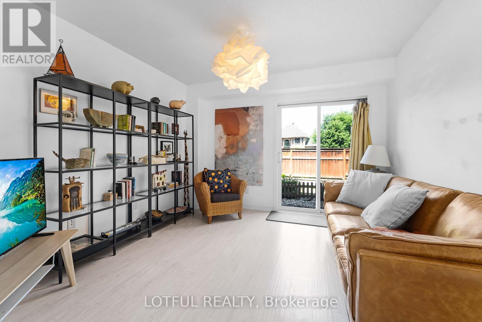 Property at 515 BURLEIGH PRIVATE image 5