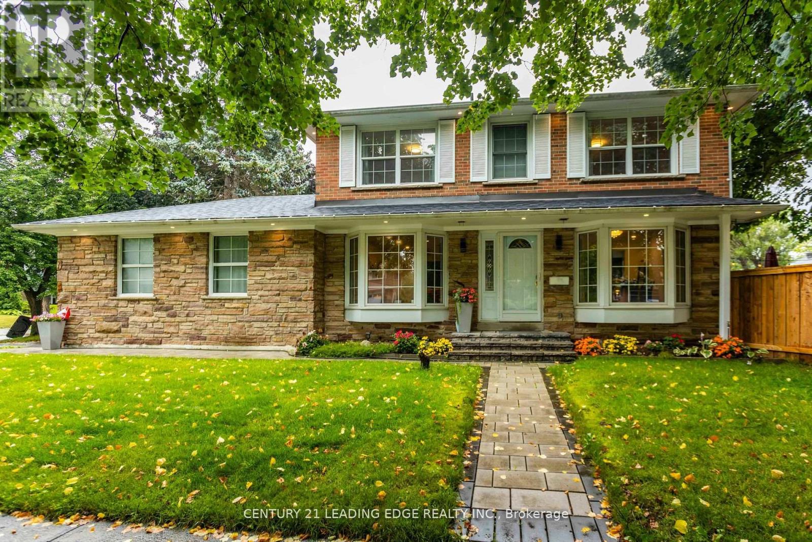 49 HARRINGAY CRESCENT, Toronto, Ontario