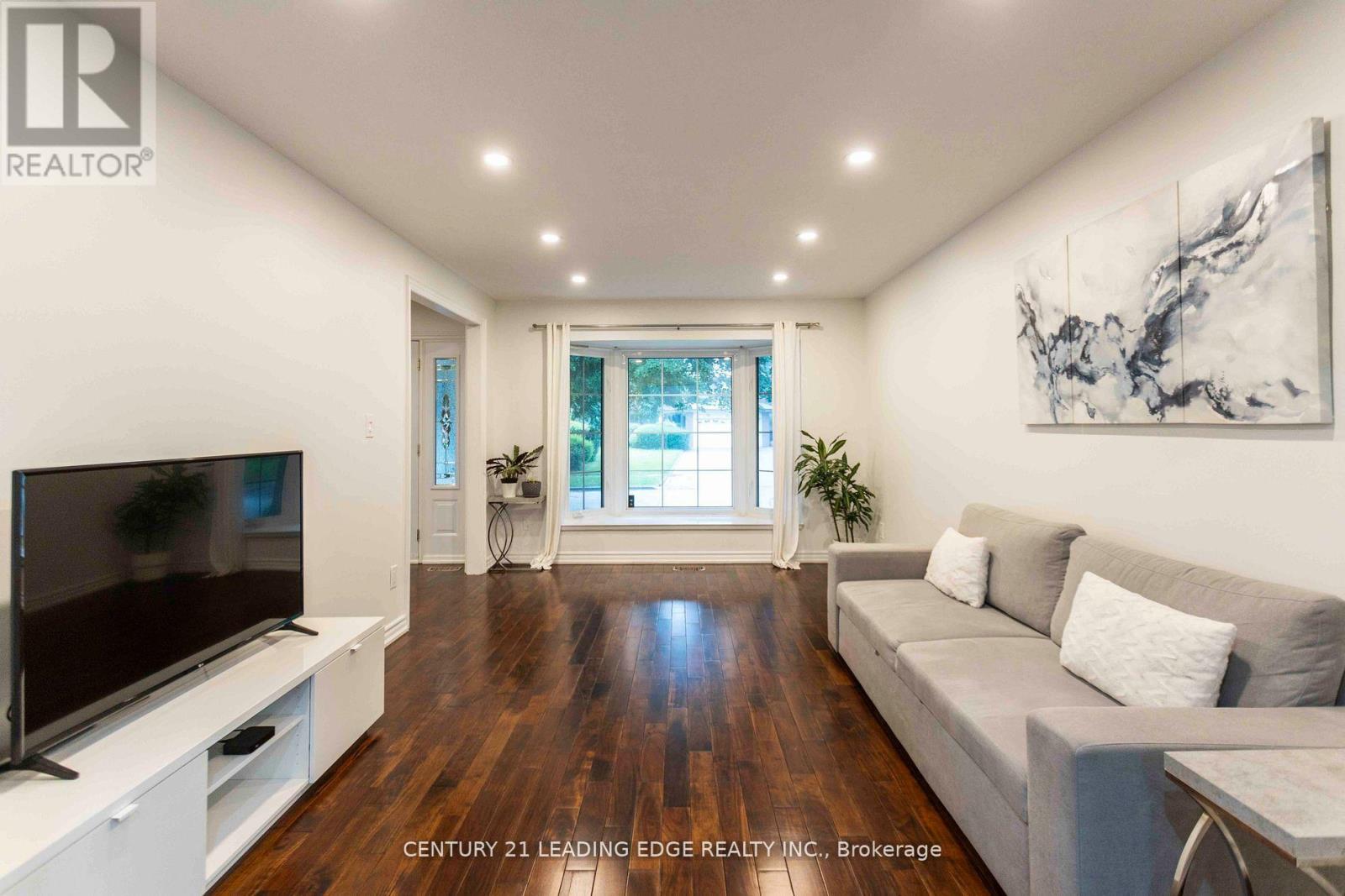 49 Harringay Crescent, Toronto, Ontario  M1W 1Z4 - Photo 6 - E12321007
