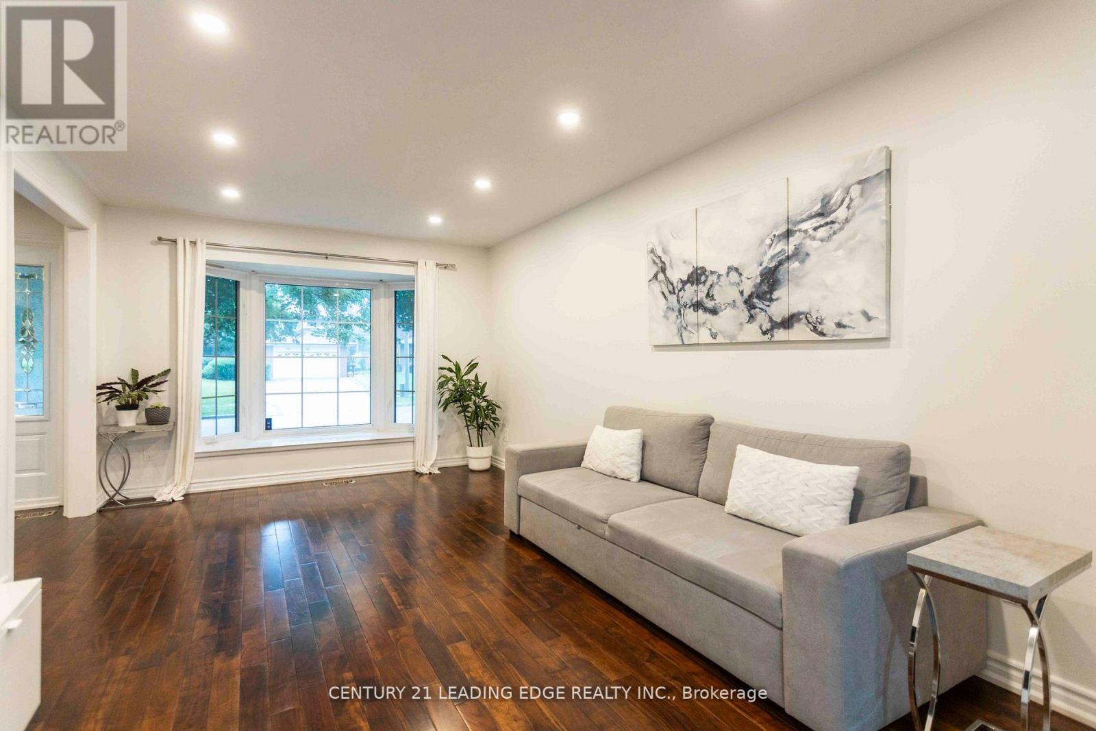 49 Harringay Crescent, Toronto, Ontario  M1W 1Z4 - Photo 7 - E12321007