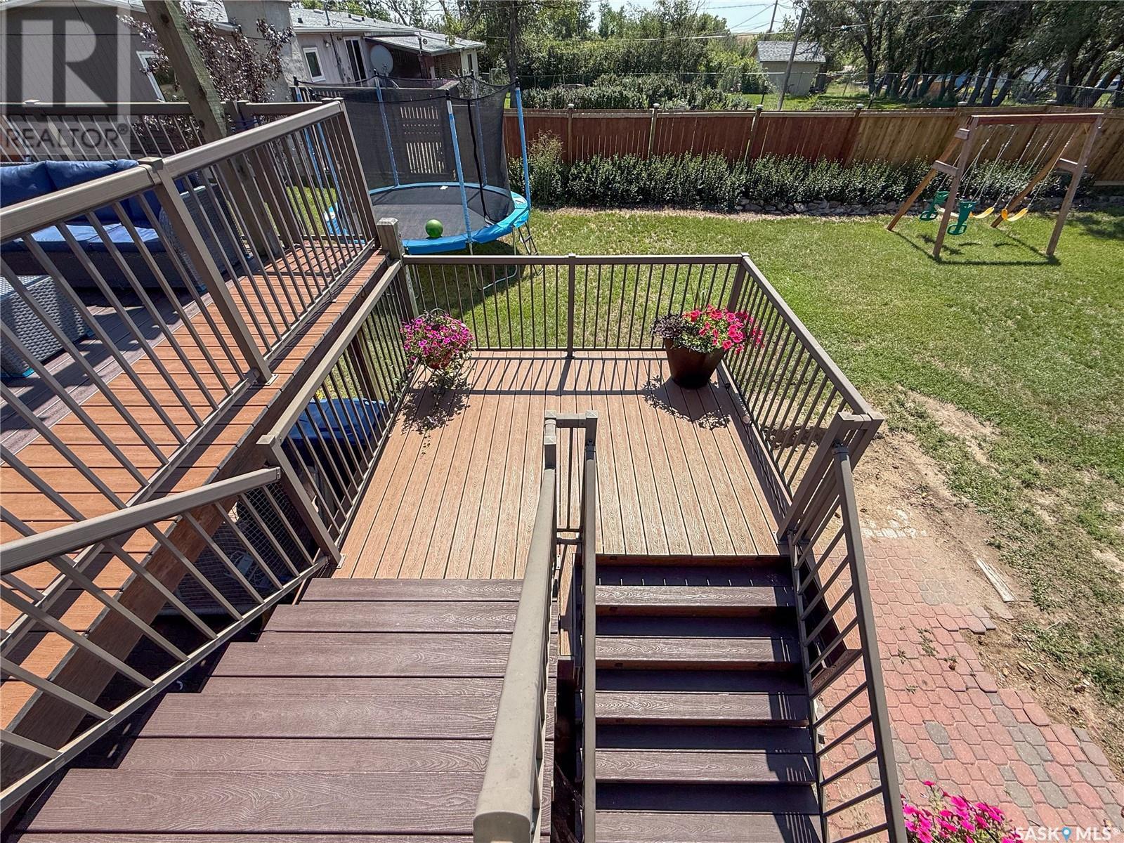 117 2nd Street W, Frontier, Saskatchewan  S0N 0W0 - Photo 45 - SK014474