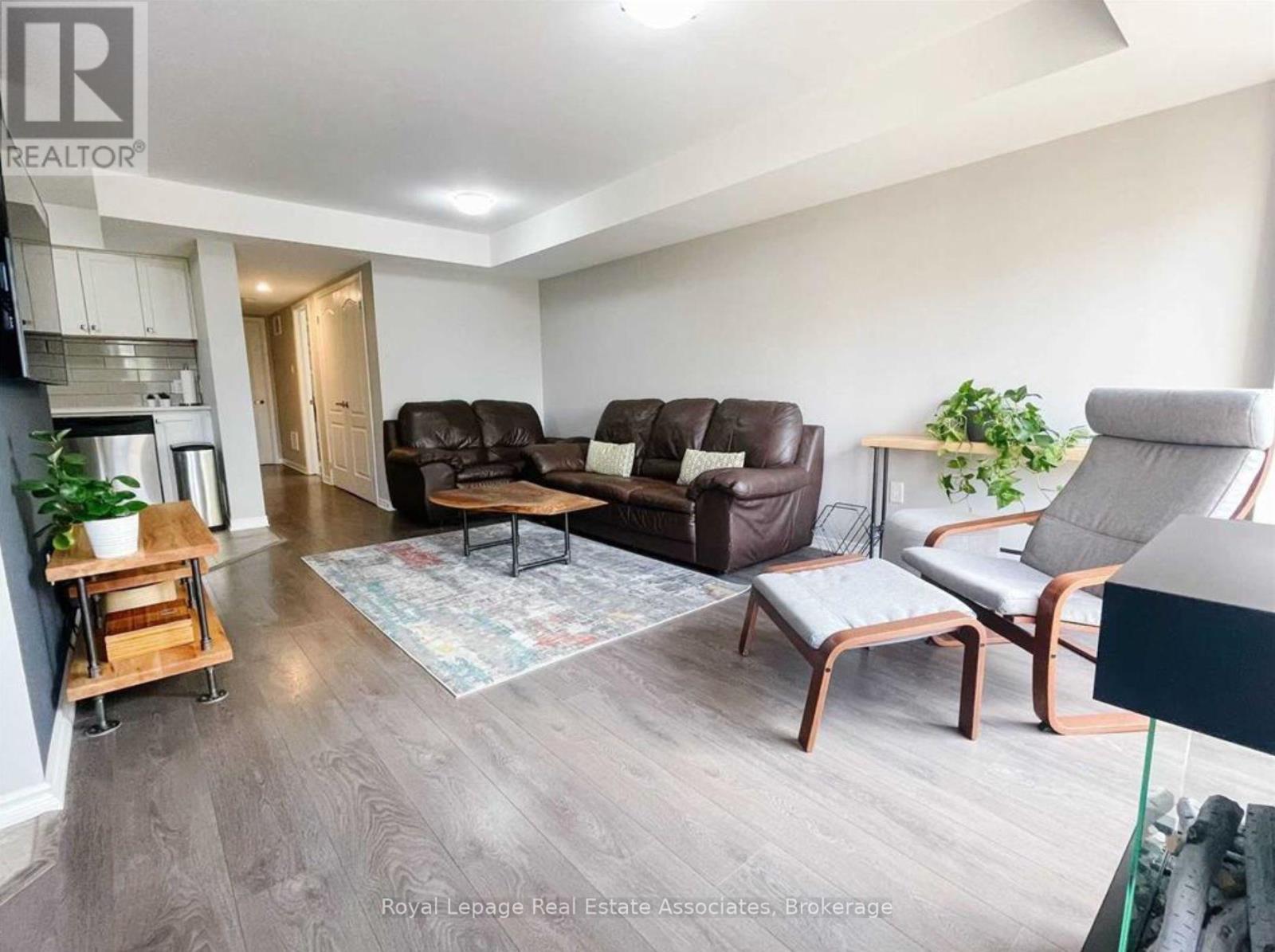 Property at 60 - 2441 GREENWICH DRIVE image 4