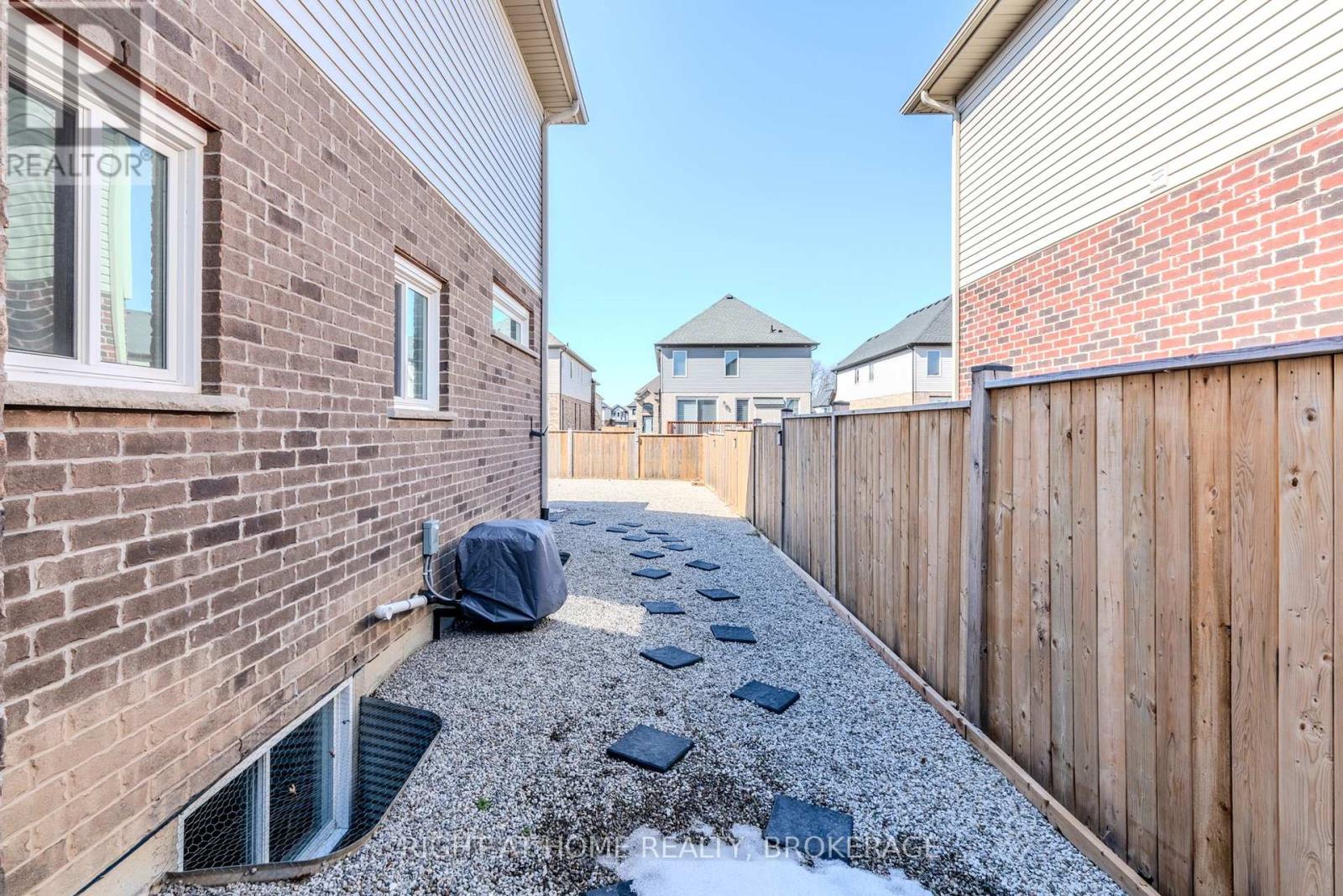 7787 Hanniwell Street, Niagara Falls, Ontario  L2G 0H5 - Photo 37 - X12255240