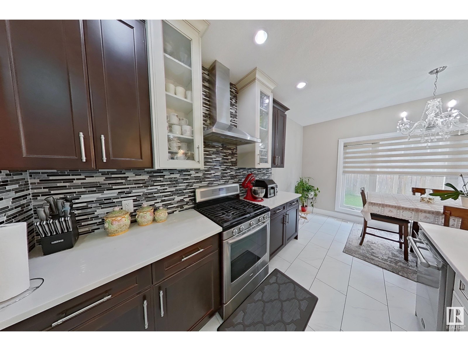 Property at 5121 1B AV SW image 3