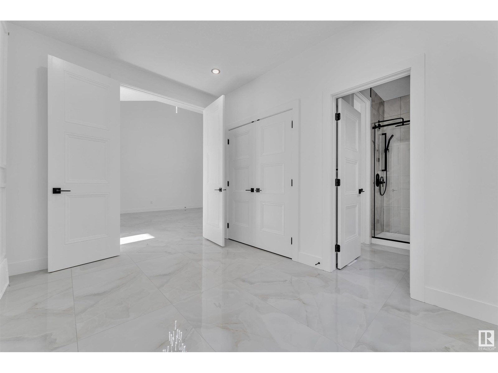 Property at 4008 40 ST image 5