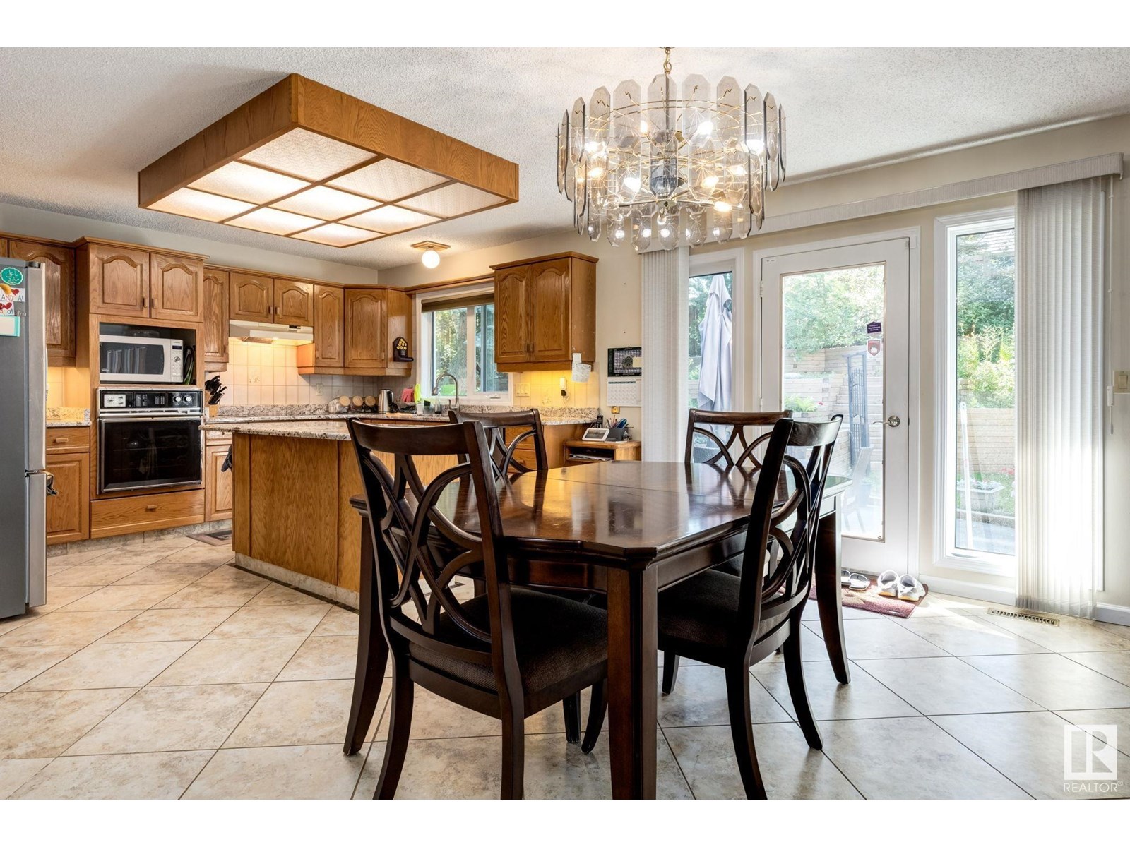 Property at 470 ROONEY CR NW image 3
