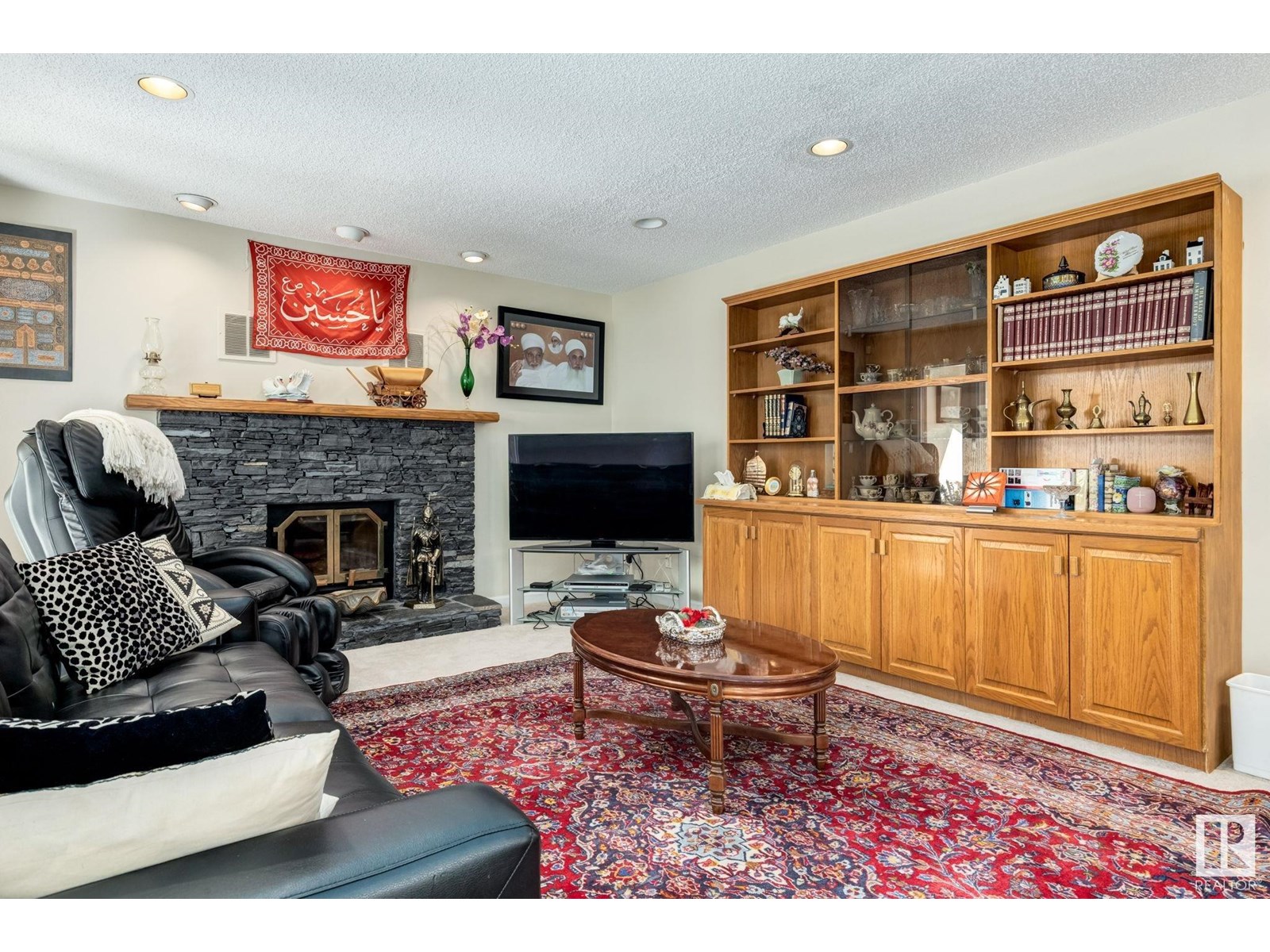 Property at 470 ROONEY CR NW image 4