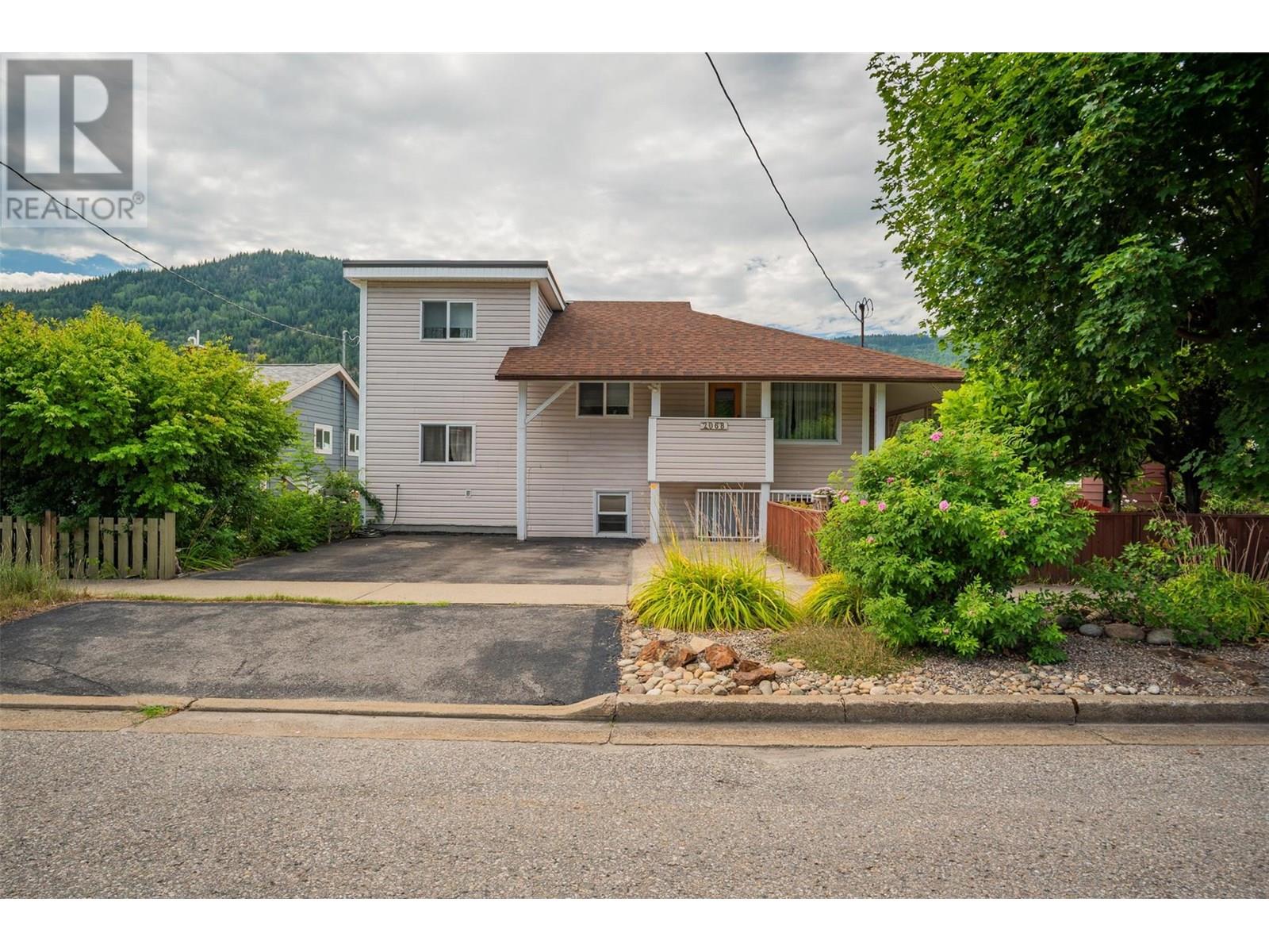 2068 Sixth Avenue, Trail, British Columbia  V1R 3B5 - Photo 31 - 10357889