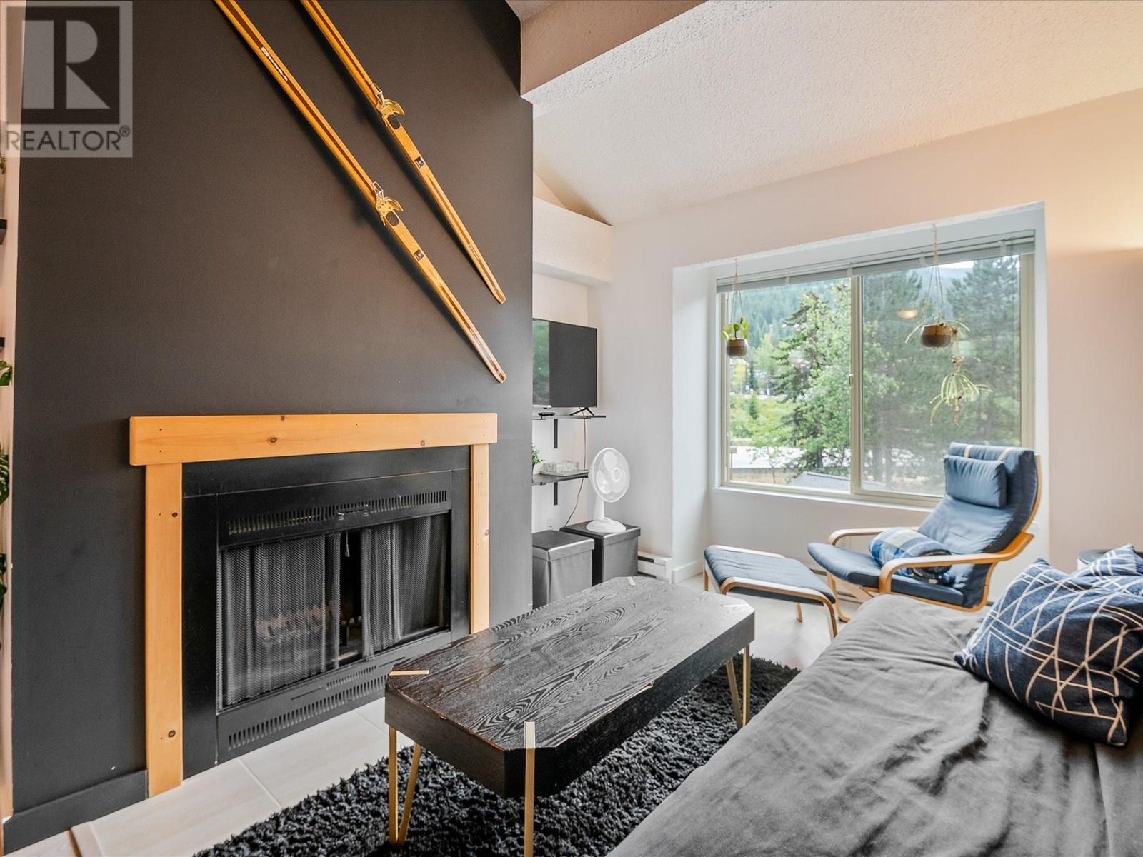 307 2021 Karen Crescent, Whistler, British Columbia  V8E 0H1 - Photo 4 - R3032876
