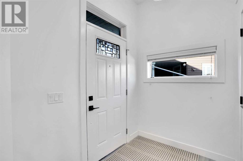 Property at 32 Redstone Court NE image 4