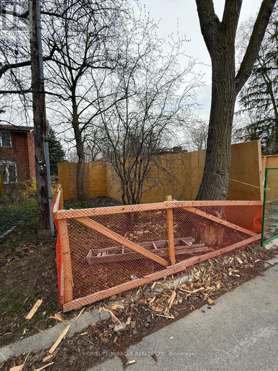 5 Mylesview Place, Toronto, Ontario  M2N 2M7 - Photo 4 - C12321111