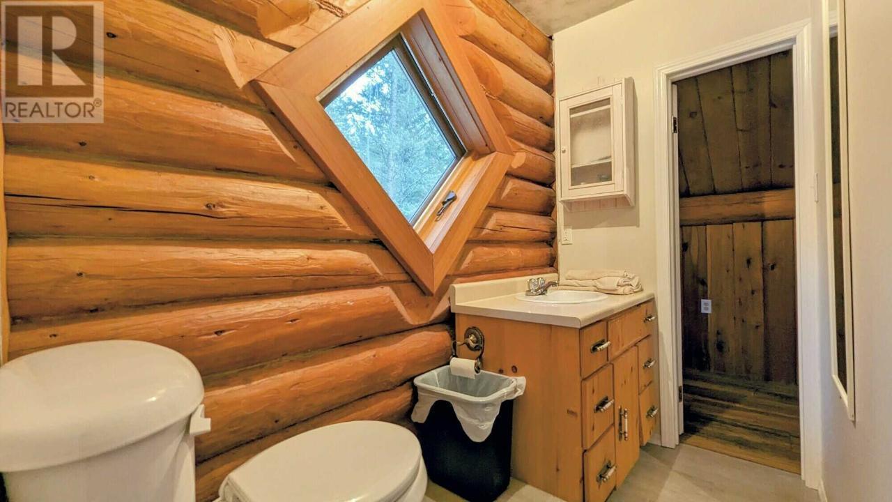 6552-6556 Mcdonald Loop Road, Grasmere, British Columbia  V0B 1R0 - Photo 9 - 10334437