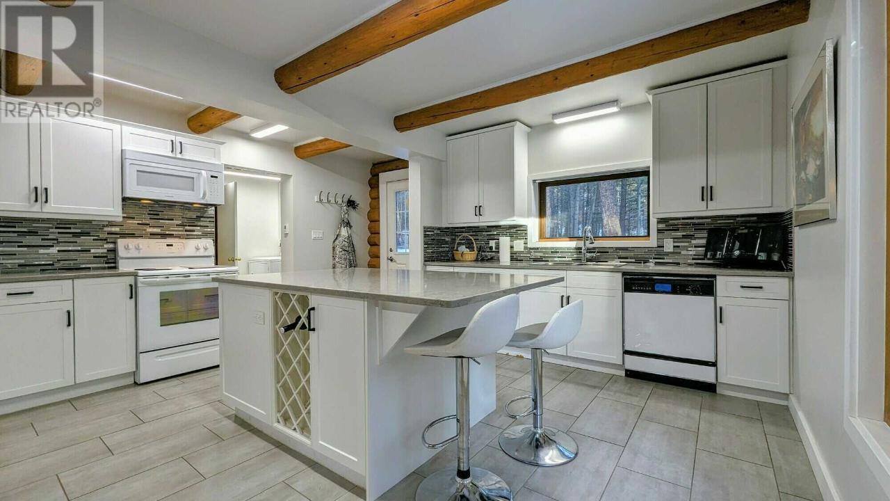 6552-6556 Mcdonald Loop Road, Grasmere, British Columbia  V0B 1R0 - Photo 4 - 10334437