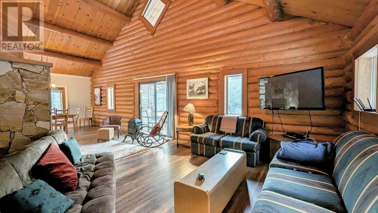 6552-6556 Mcdonald Loop Road, Grasmere, British Columbia  V0B 1R0 - Photo 3 - 10334437