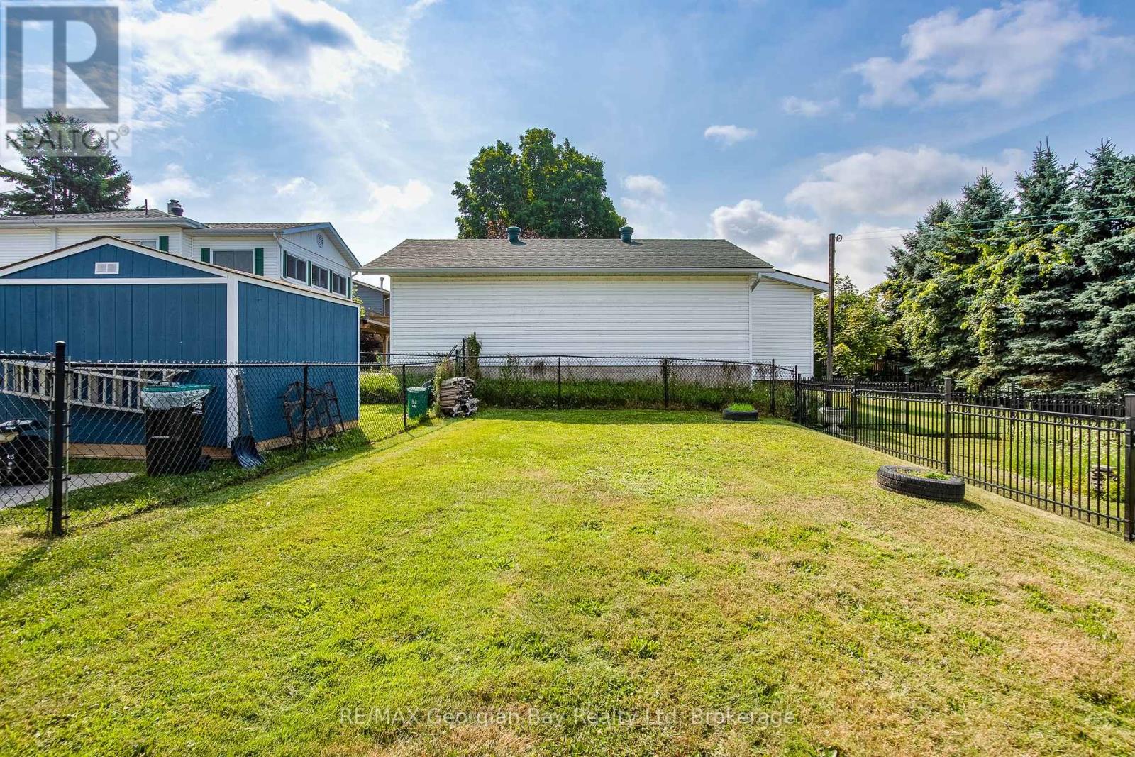 16 Edward Street, Penetanguishene, Ontario  L9M 1L1 - Photo 30 - S12321158